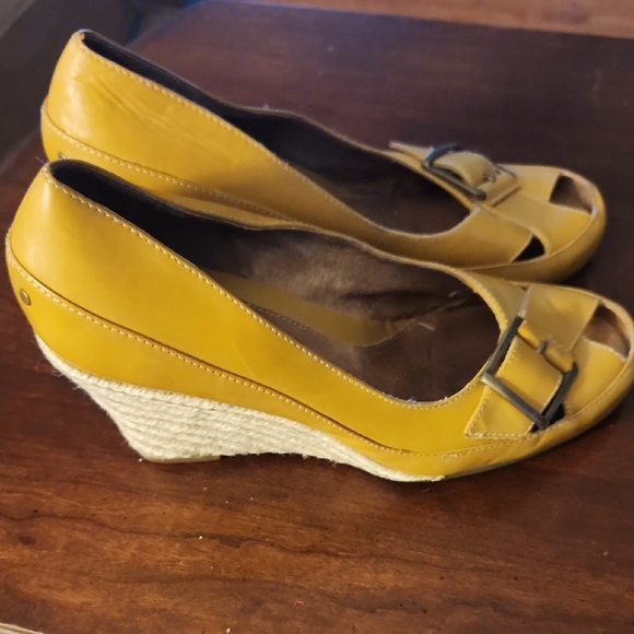 Yellow Peep-Toe Buckle Heels - Picture 4 of 7